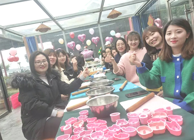 羞羞视频在线观看護欄（lán）開展慶三八女神節活動