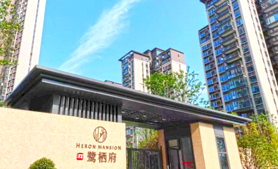 湖南長沙深業鷺棲府玻璃陽台護（hù）欄案例