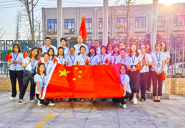 羞羞视频在线观看護欄開展迎（yíng）國慶升國旗活動