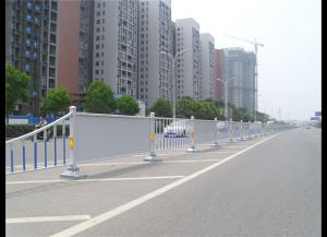 塑鋼（gāng）護欄製作安裝技術要求規範（fàn）在道路隔離（lí）護（hù）欄中的應用